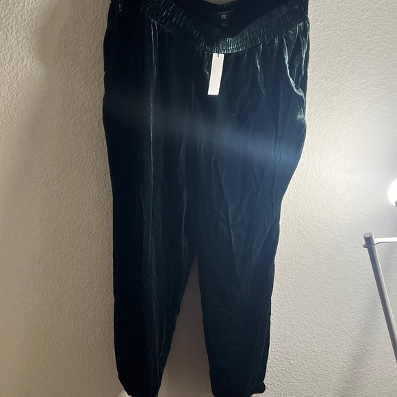 Banana Republic women’s Sz L Velvet Jogger in Dark Juniper Green holiday party - Picture 6 of 8